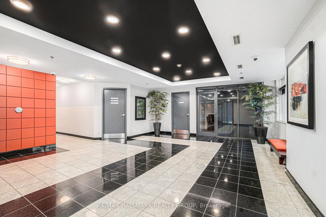 PH#4 - 445 Laurier Avenue W