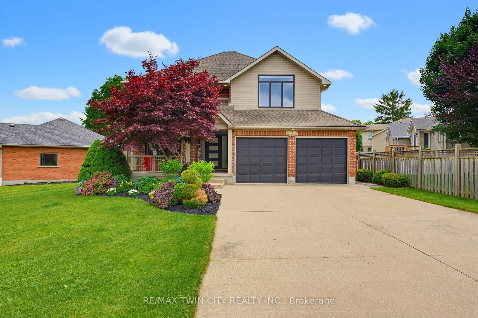 Detached House sold at 9 Burnside Drive, North Dumfries, Ontario, N0B 1E0 - MLS: X13503212
