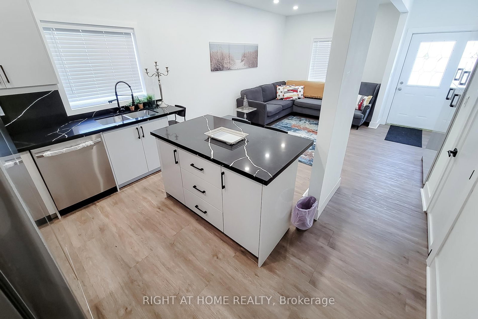 78 Hillyard Street • Hamilton, ON photo 17