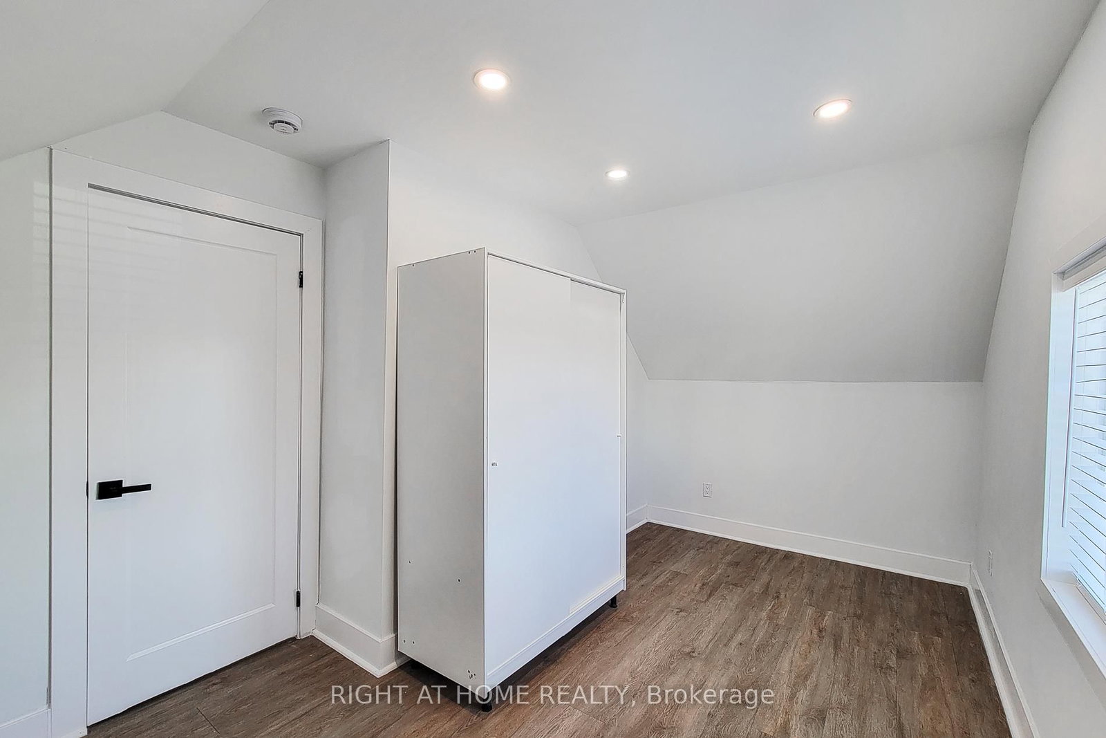 78 Hillyard Street • Hamilton, ON photo 36