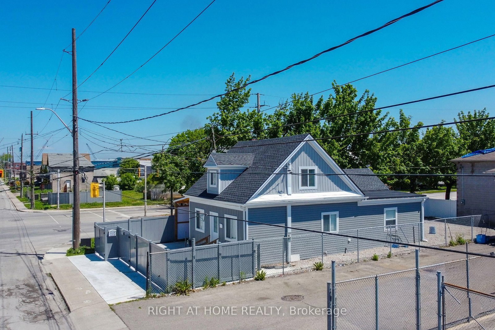 78 Hillyard Street • Hamilton, ON photo 9