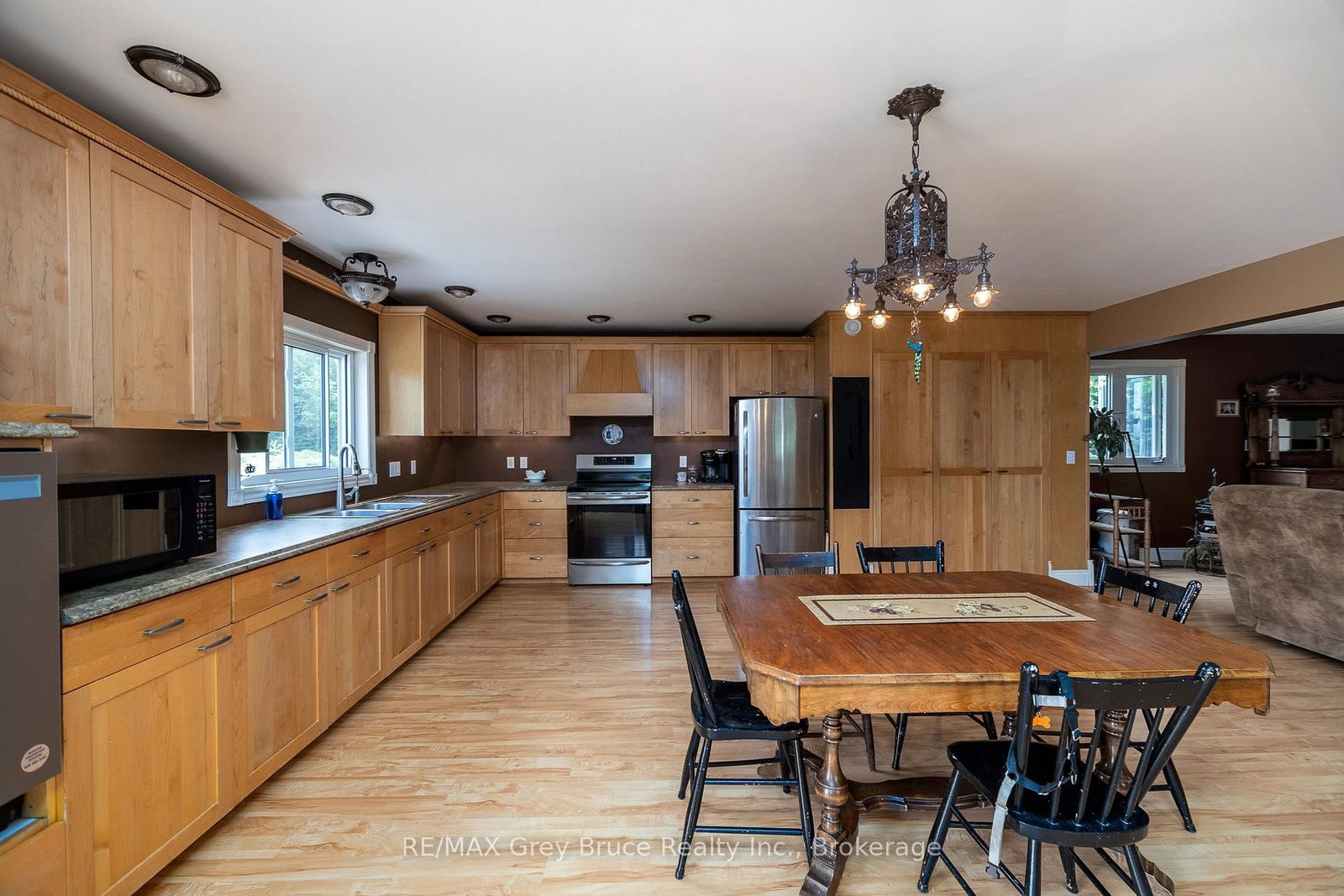 114 Victoria Street • Chatsworth, ON photo 2