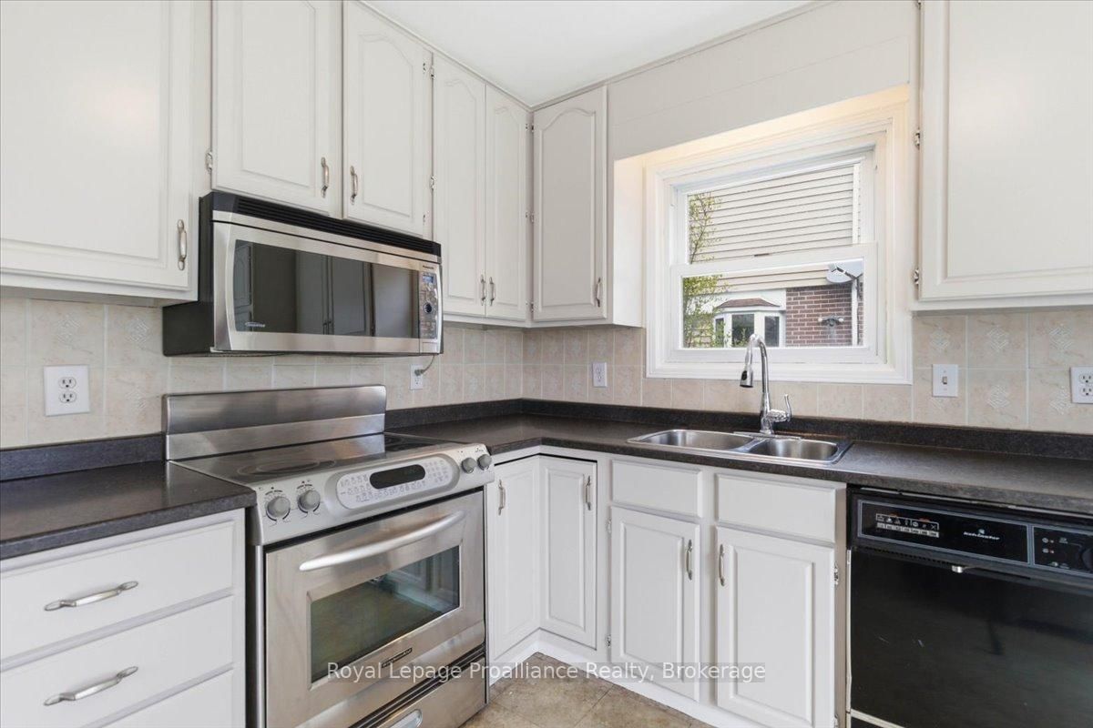 131 Prospect Hill • Quinte West, ON photo 14