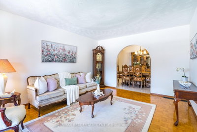 102 Markson Crescent • Hamilton, ON photo 4