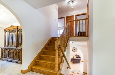 102 Markson Crescent • Hamilton, ON photo 8