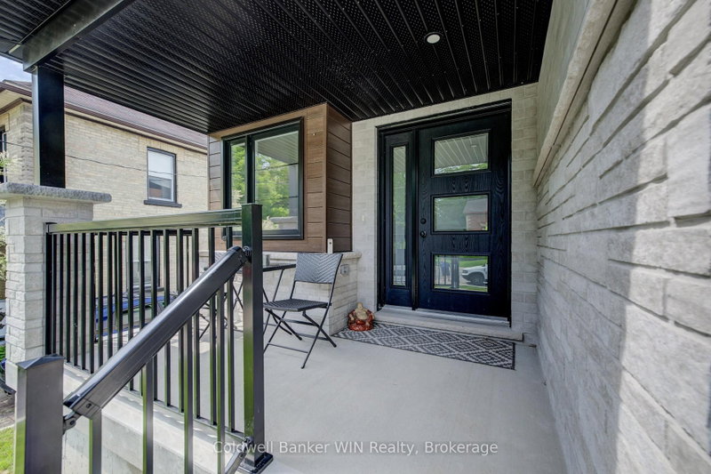247 Fergus Street N