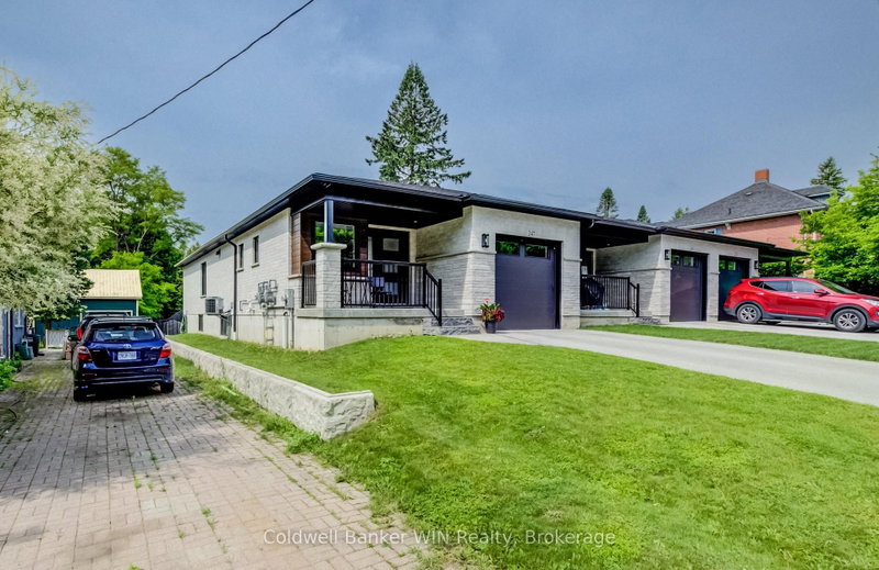 247 Fergus Street N