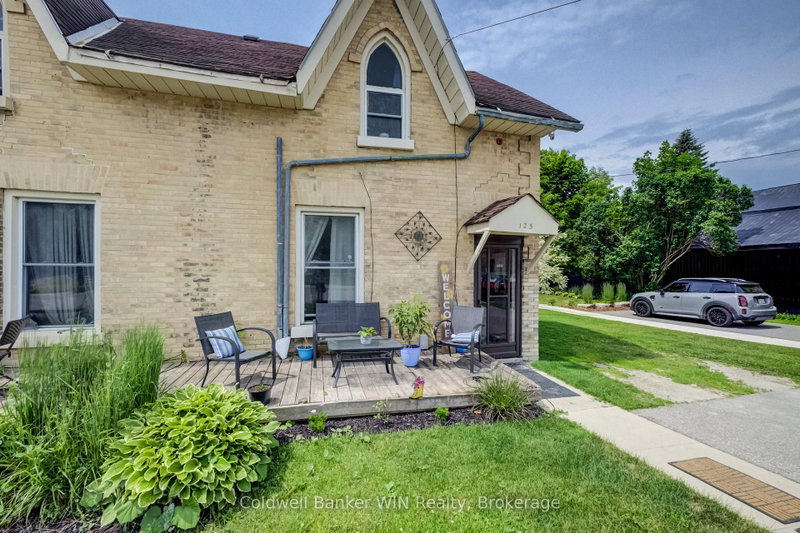 129 Elgin Street S