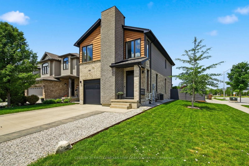 home for sale on 739 Springwood Crescent