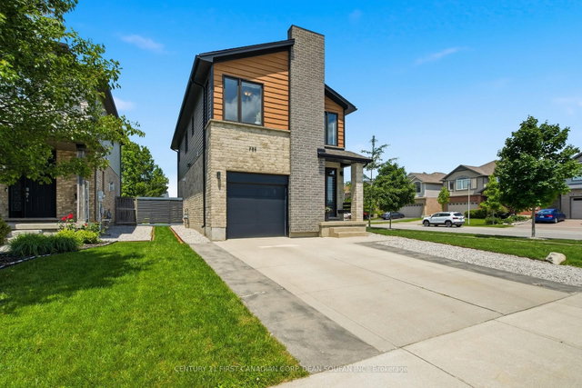 739 Springwood Crescent