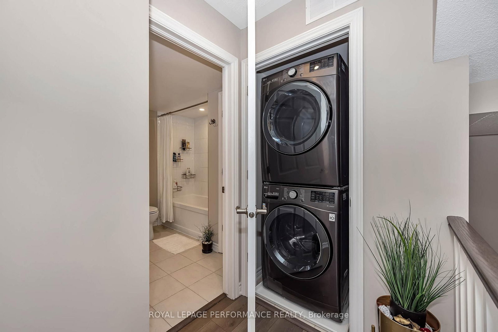 547 Ozawa Private • Ottawa, ON photo 21