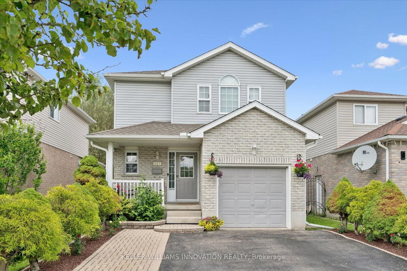 home for sale on 127 Everglade Crescent
