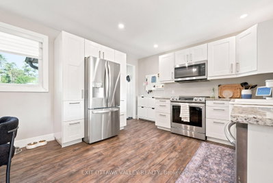 41 Huron Street • Deep River, ON photo 9