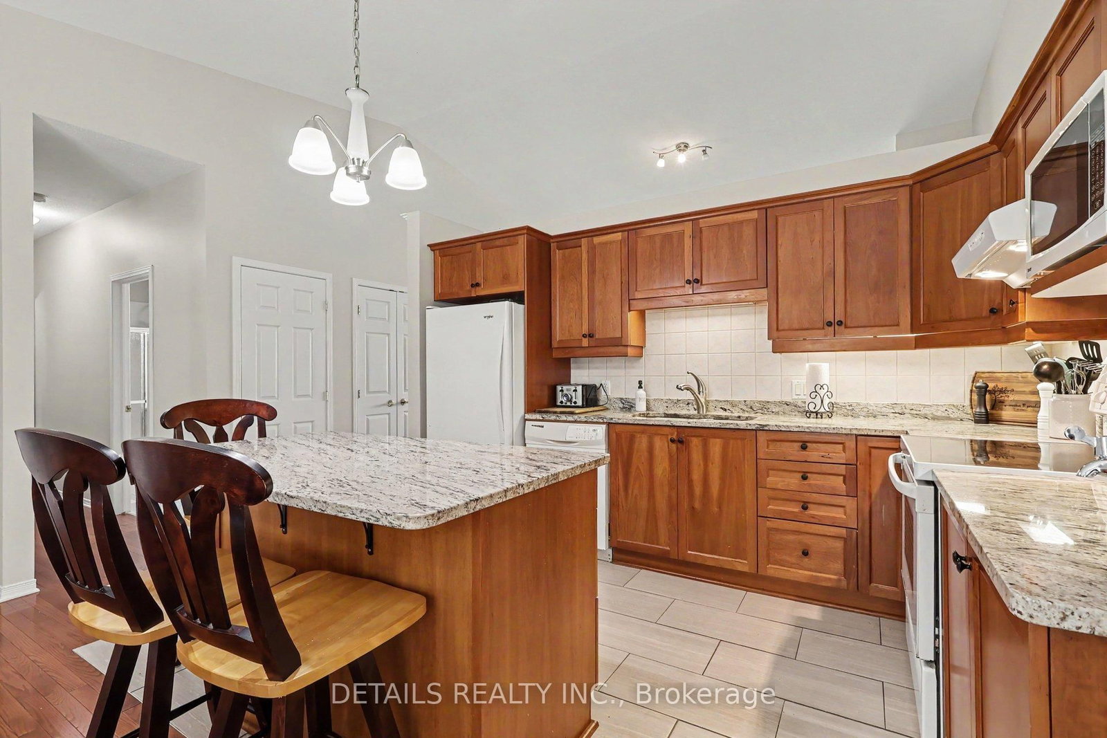 631 Country Trail • Carlsbad Springs, ON photo 6
