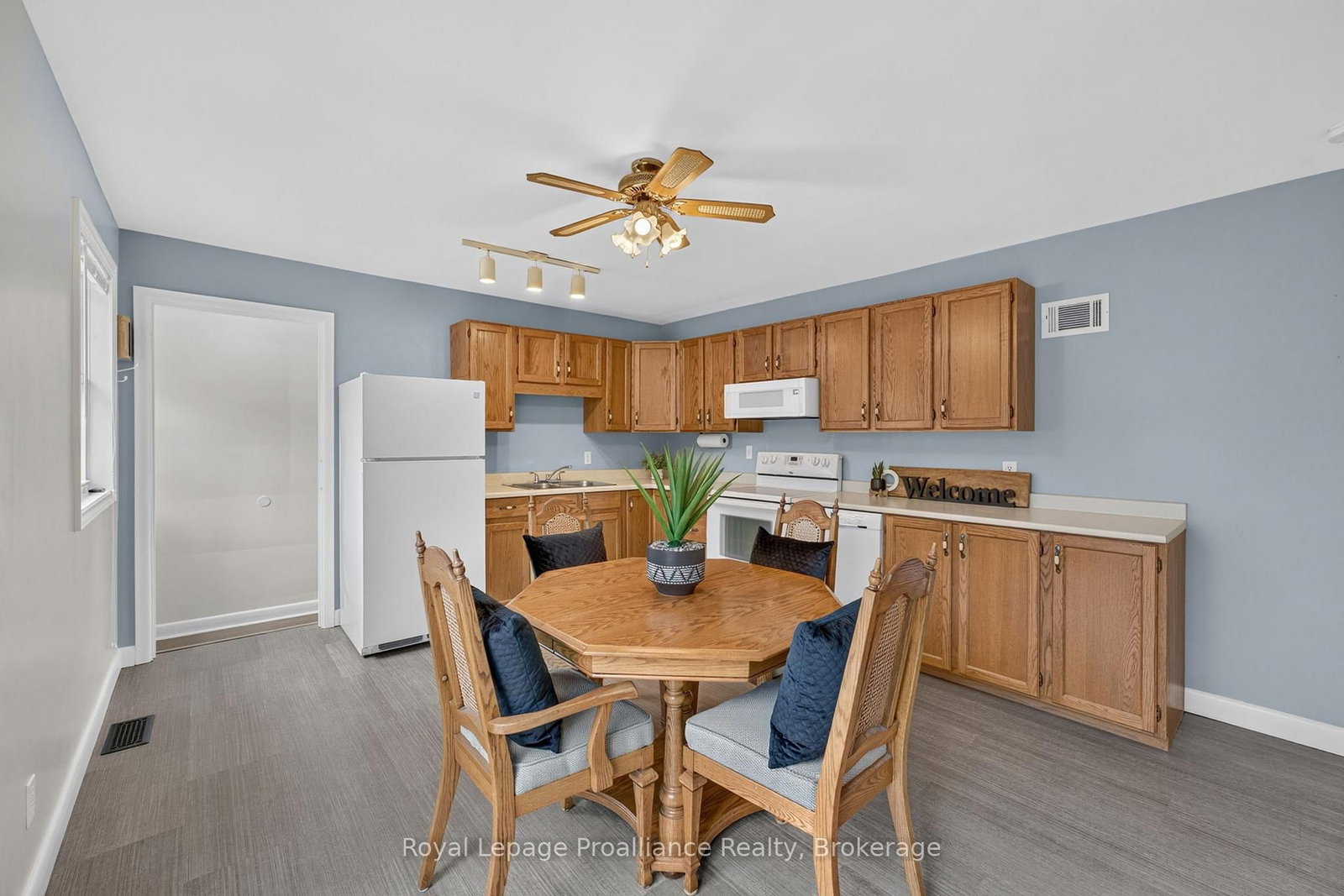 43 Hastings Drive • Belleville, ON photo 14