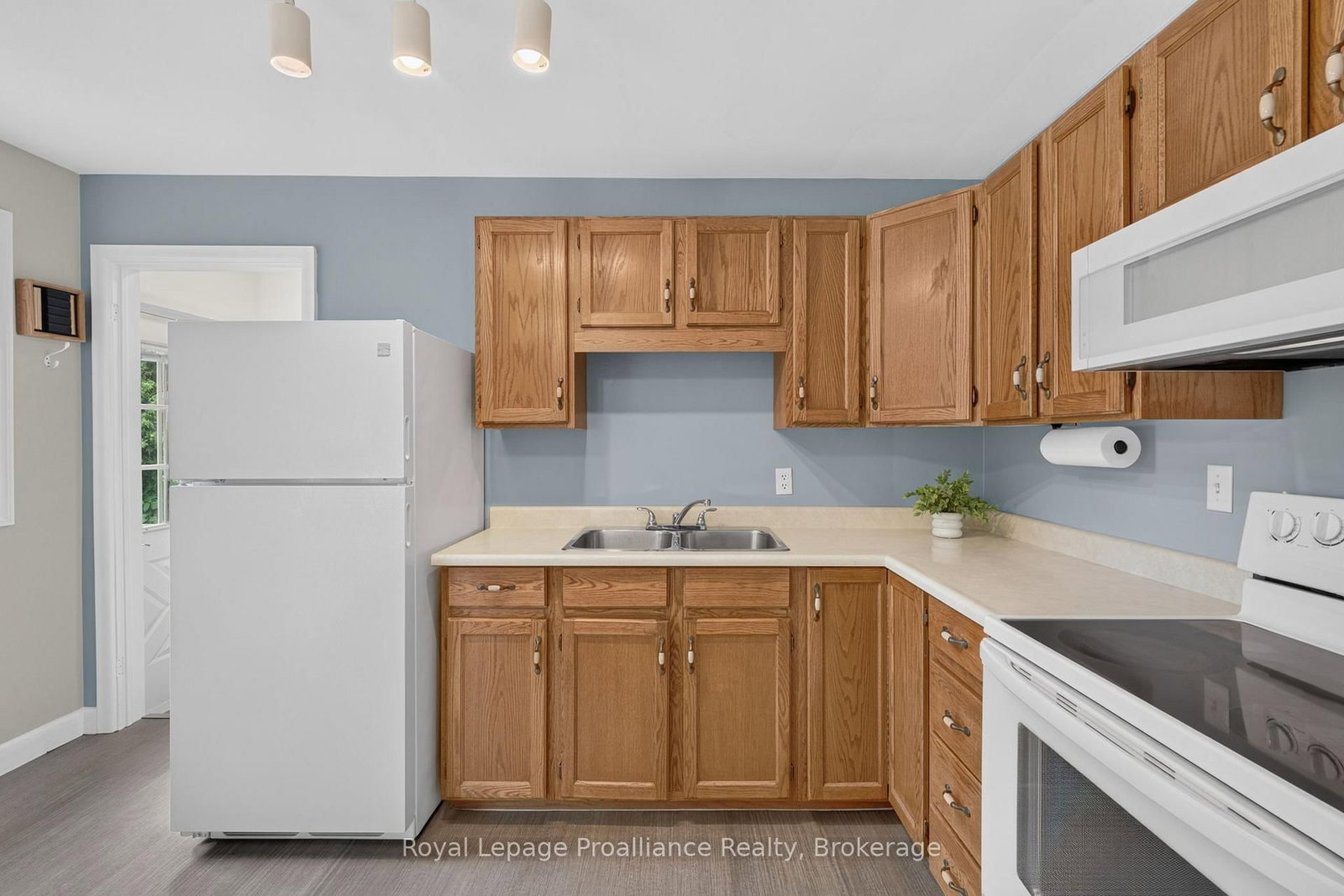 43 Hastings Drive • Belleville, ON photo 15