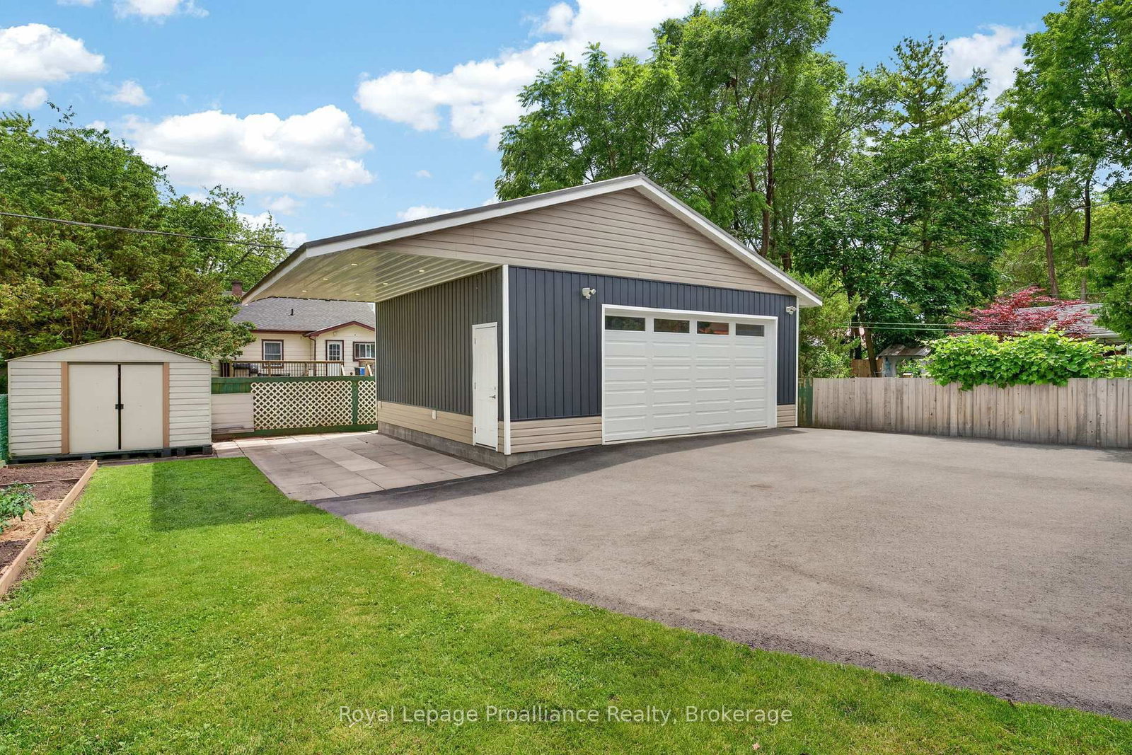 43 Hastings Drive • Belleville, ON photo 25