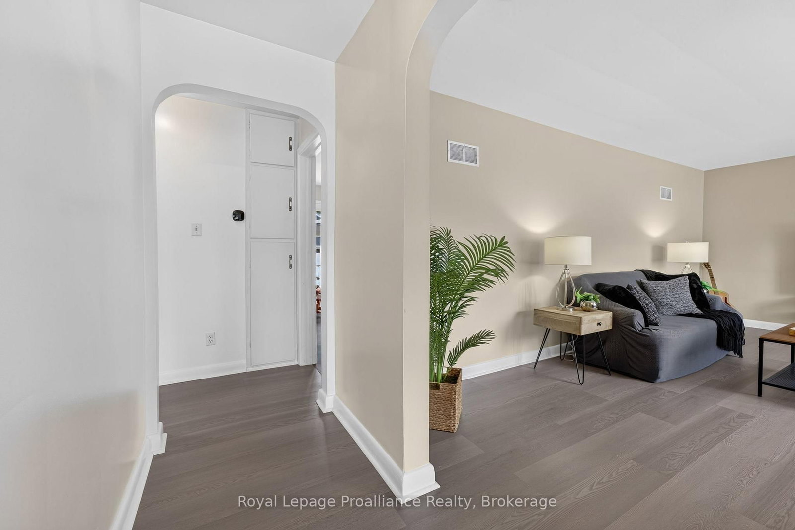 43 Hastings Drive • Belleville, ON photo 5
