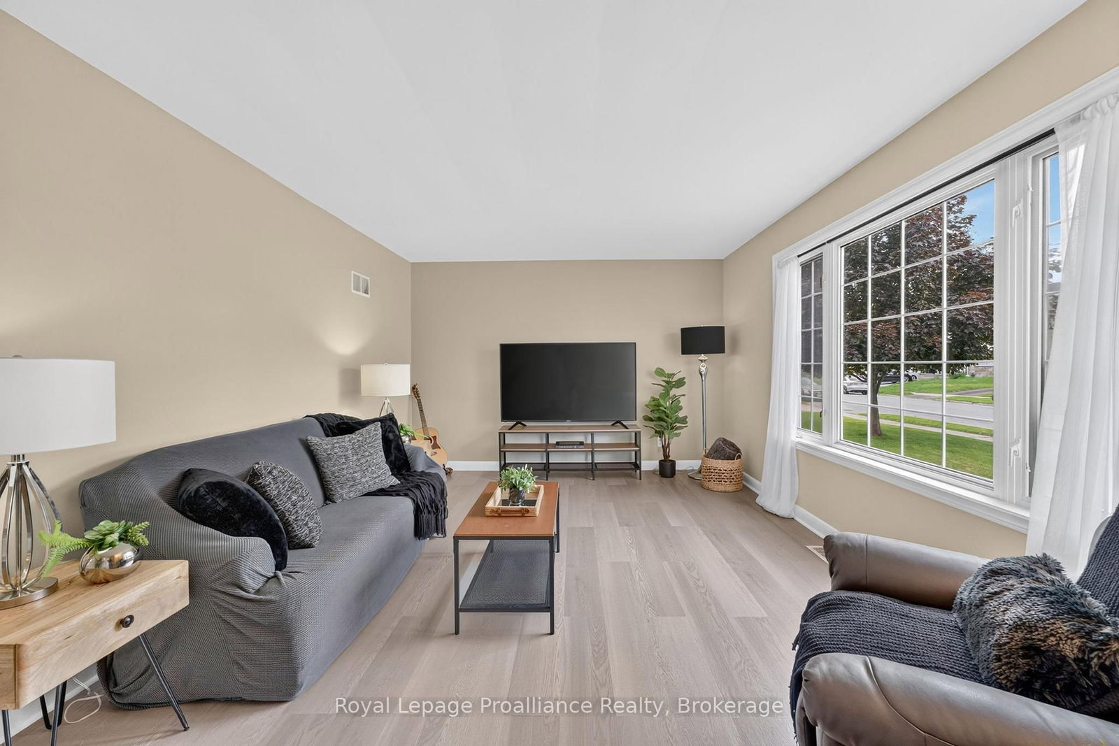 43 Hastings Drive • Belleville, ON photo 6