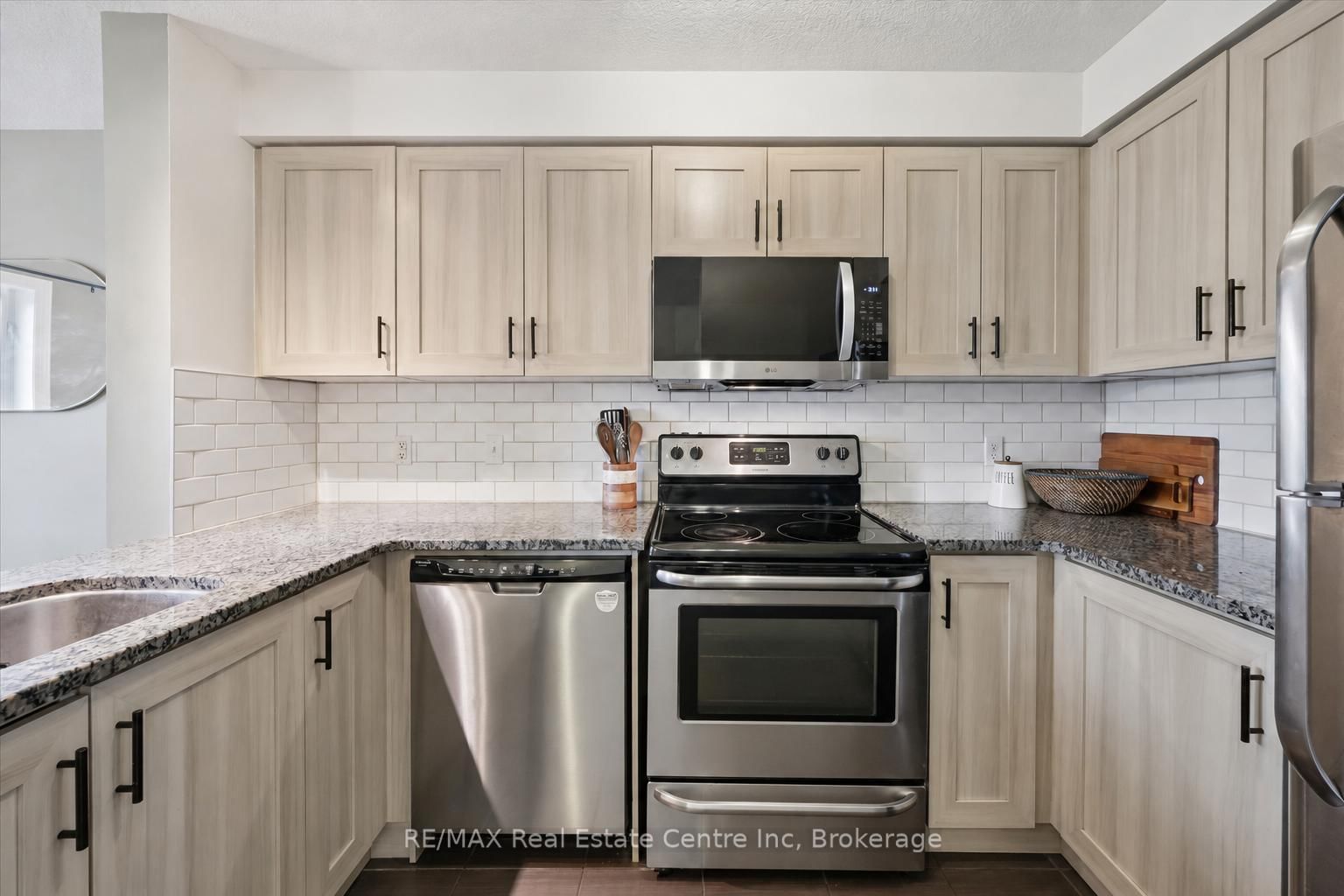 634 WOODLAWN Road E • #A • Guelph, ON photo 4