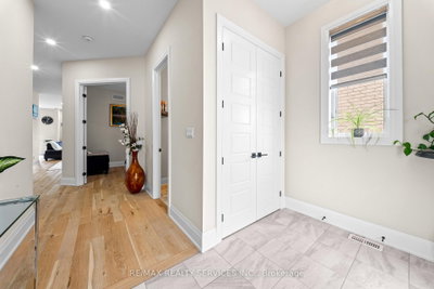 130 Pondcliffe Drive — photo 5