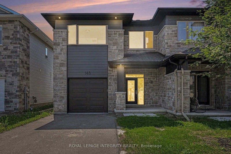 home for lease on 148 Thomas Street S