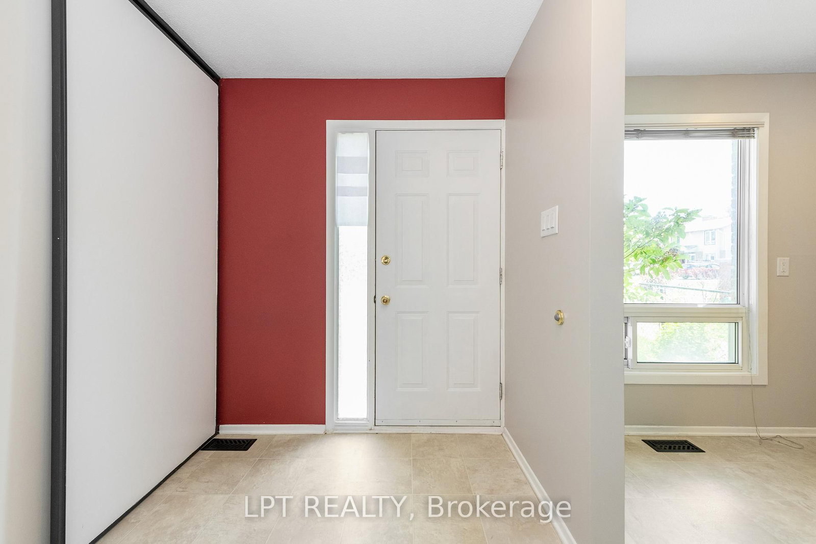 2286 COTTERS Crescent • Ottawa, ON photo 3
