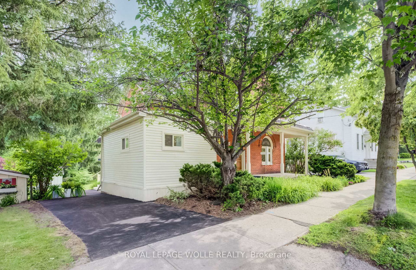 25 Central Street • Waterloo, ON photo 4