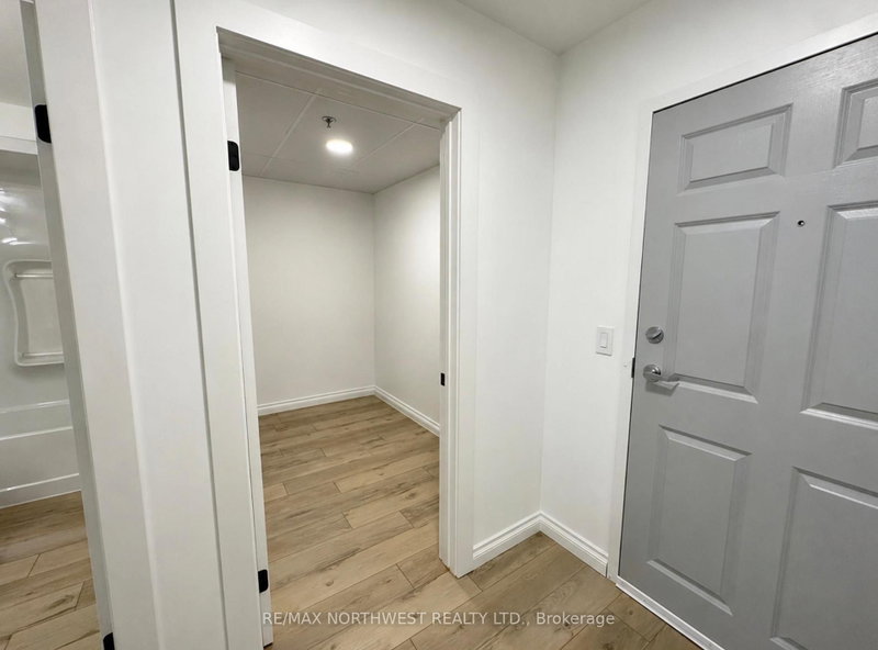 604 - 5 Bay Road
