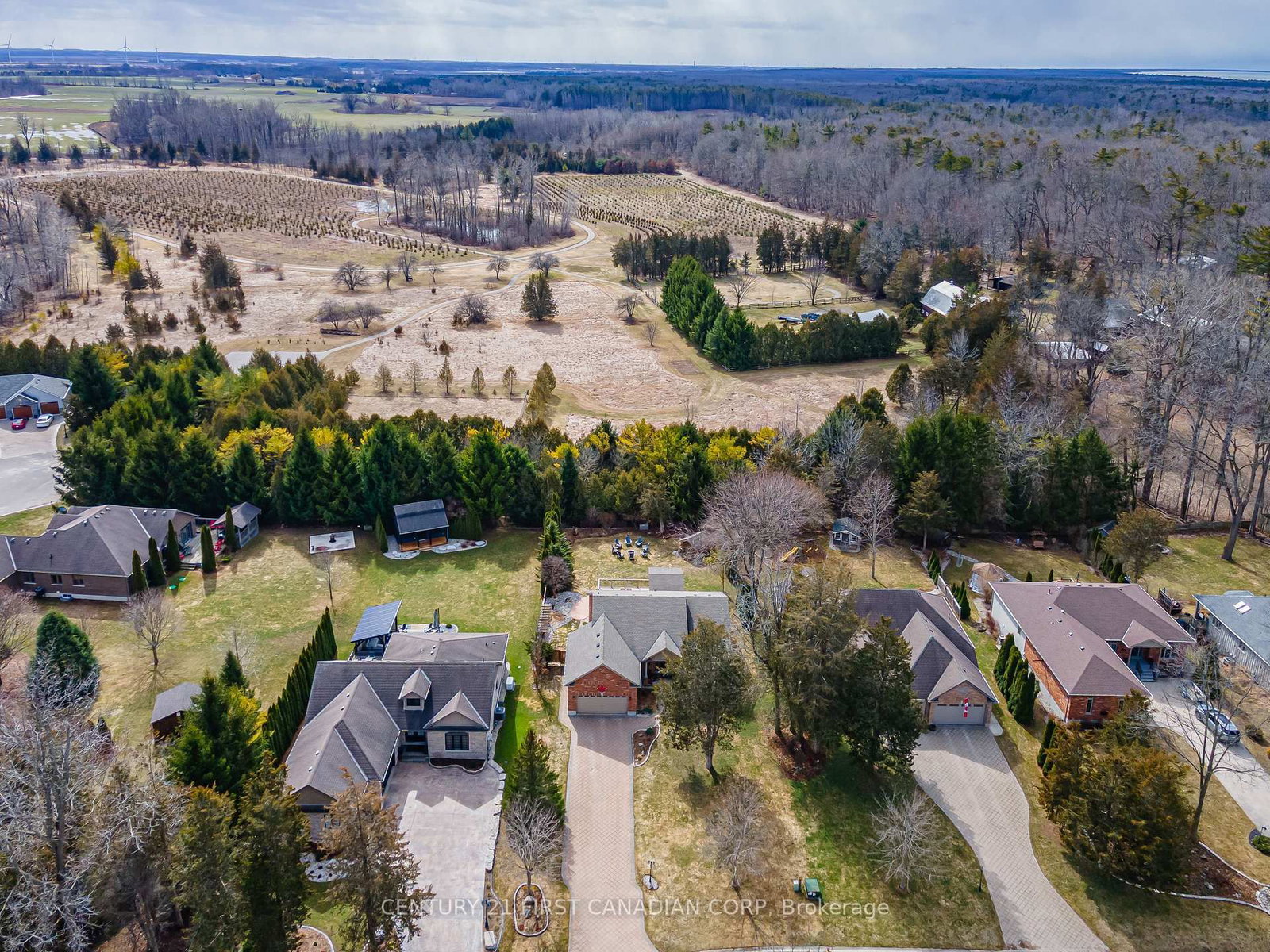 10159 Meadowlily Crescent • Lambton Shores, ON photo 11