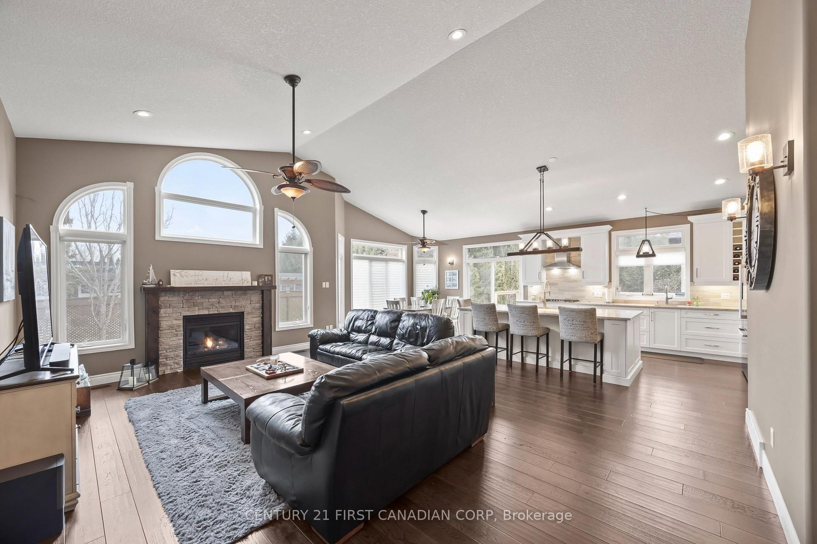 10159 Meadowlily Crescent • Lambton Shores, ON photo 15
