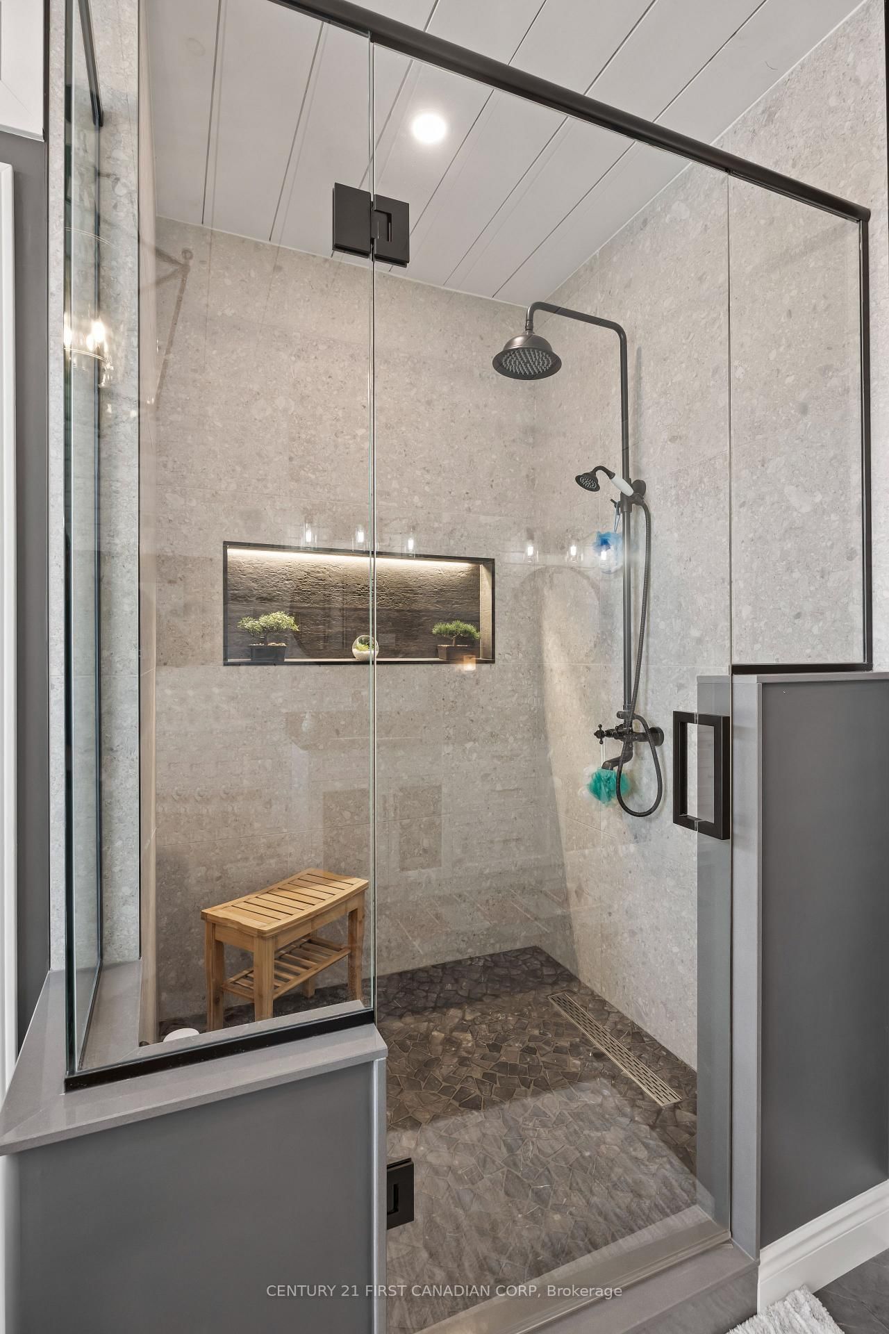 10159 Meadowlily Crescent • Lambton Shores, ON photo 33