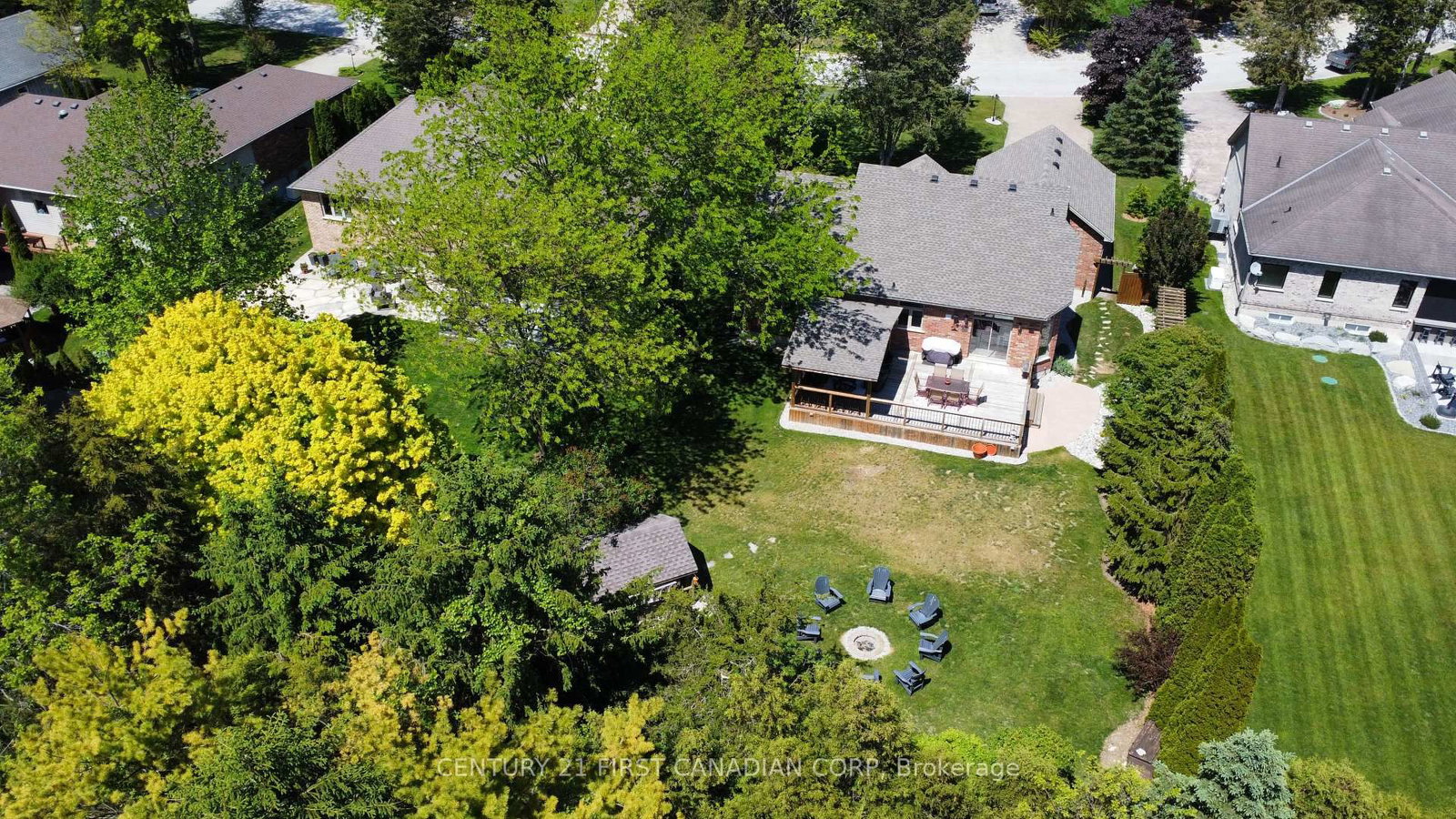 10159 Meadowlily Crescent • Lambton Shores, ON photo 5
