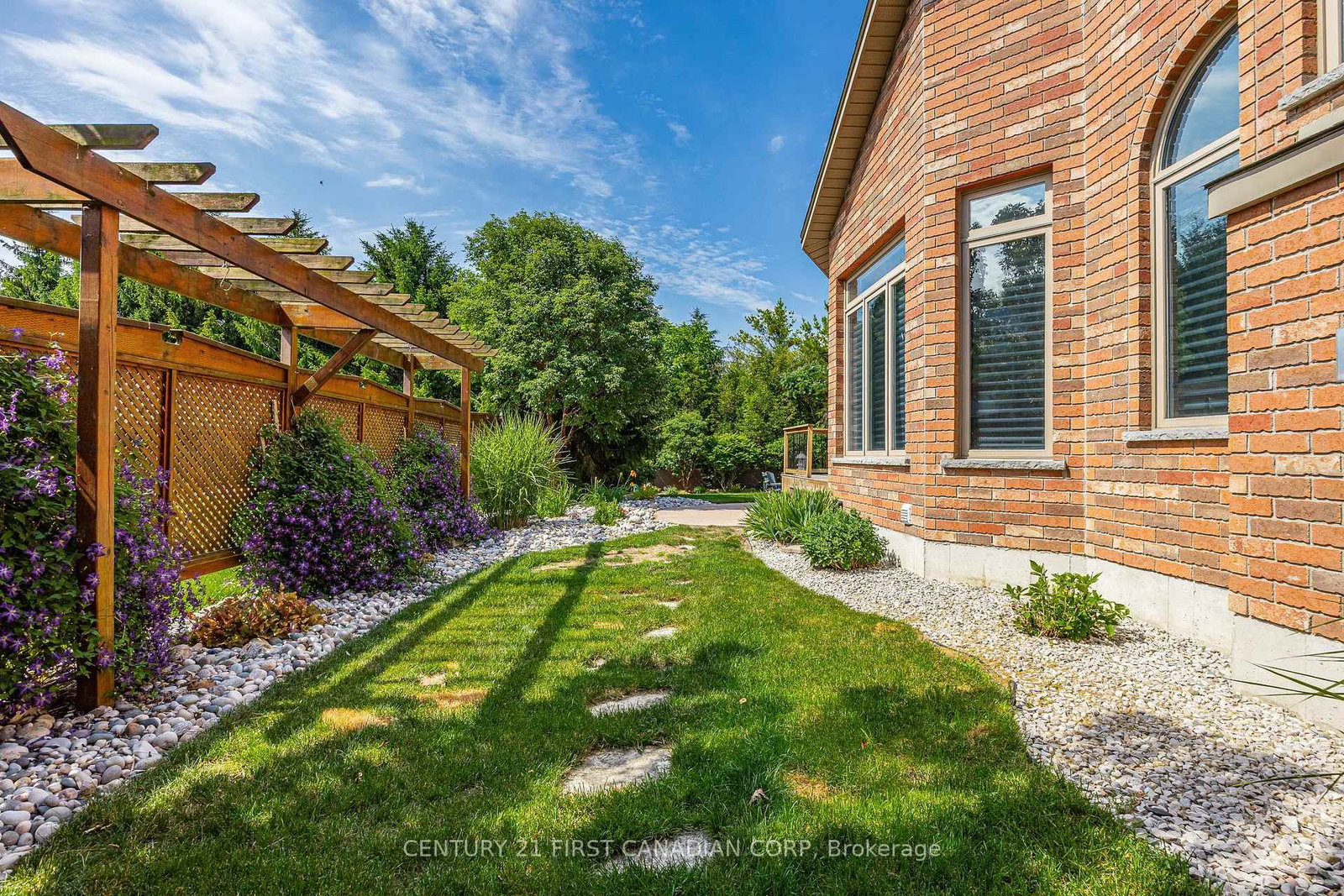 10159 Meadowlily Crescent • Lambton Shores, ON photo 9