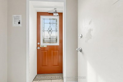 Unit Main — 259 Victoria Avenue N — photo 2