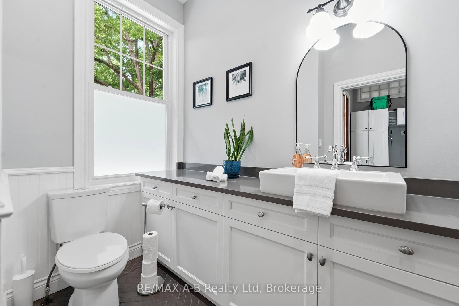 84 Church Street N • St. Marys, ON photo 3