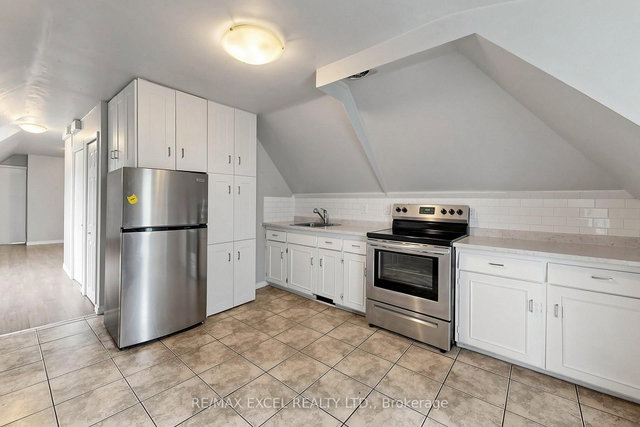 Third - 259 Victoria Avenue N