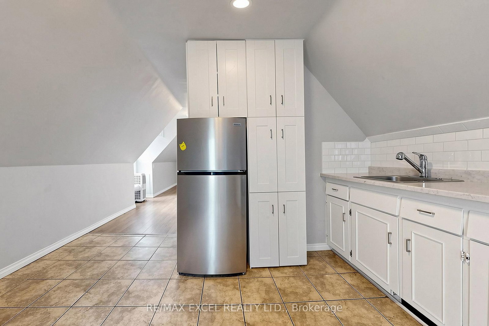 Third - 259 Victoria Avenue N, Hamilton 5