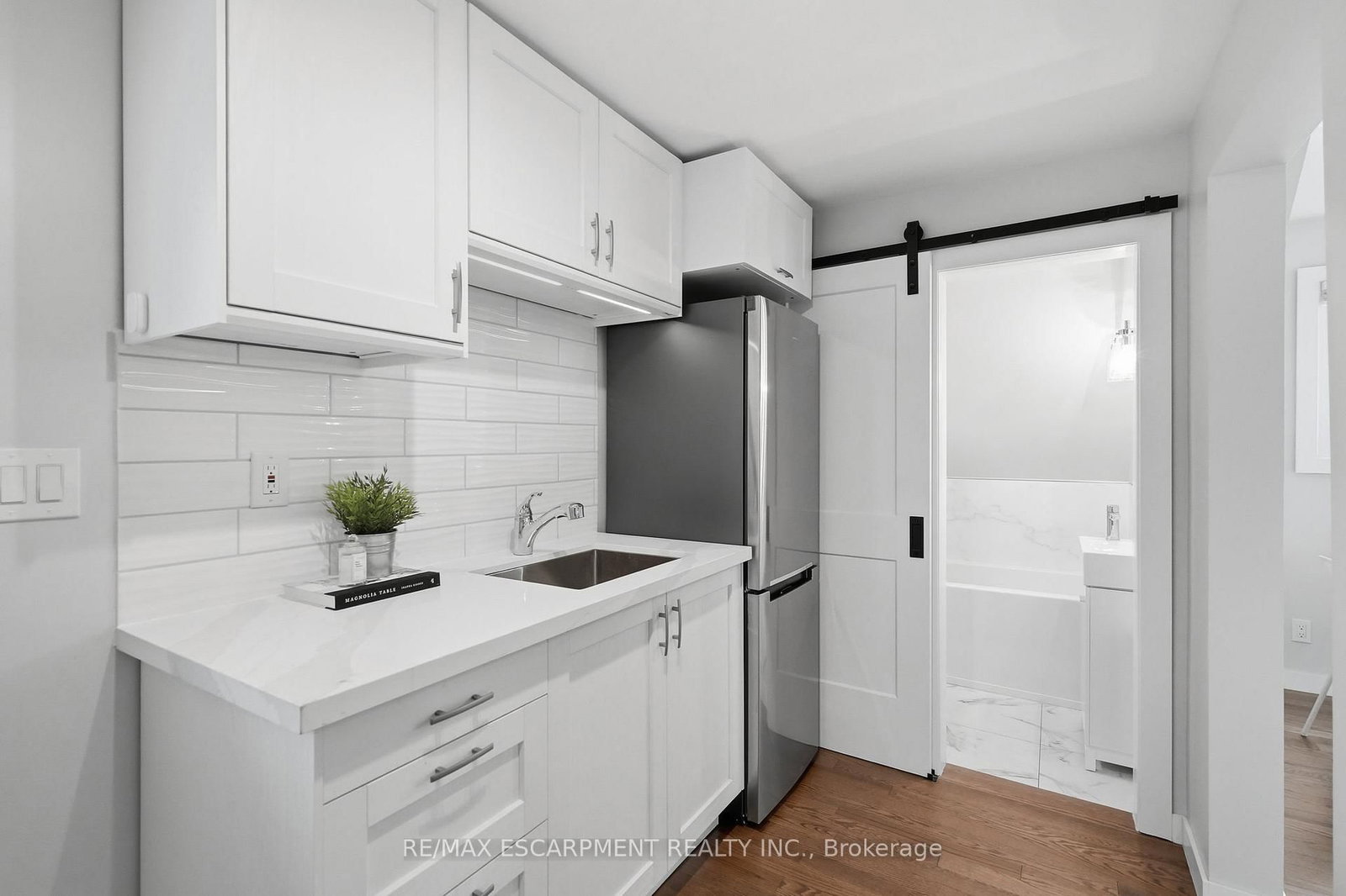 410 Beach Boulevard • Hamilton, ON photo 11