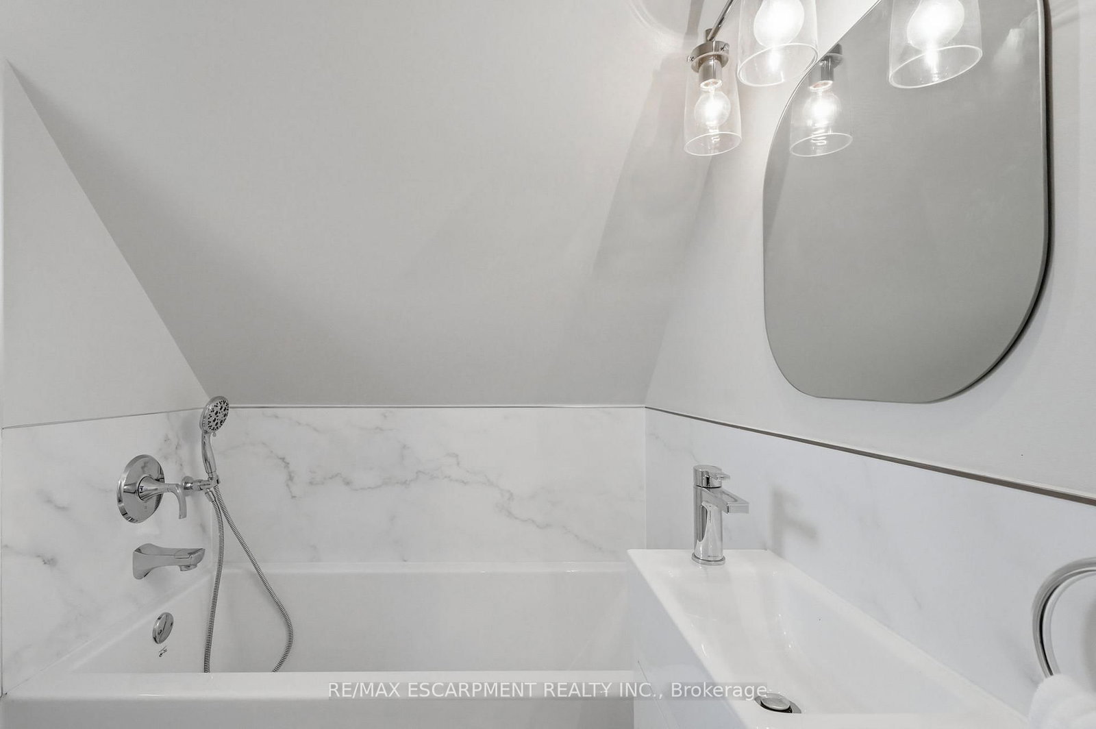 410 Beach Boulevard • Hamilton, ON photo 13