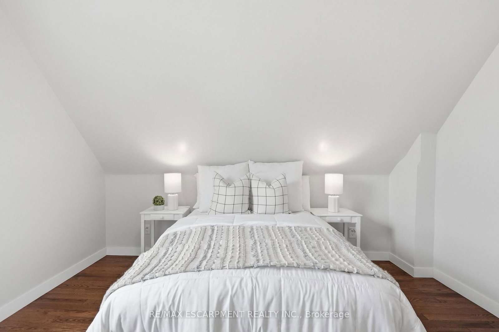 410 Beach Boulevard • Hamilton, ON photo 17