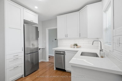 410 Beach Boulevard • Hamilton, ON photo 6