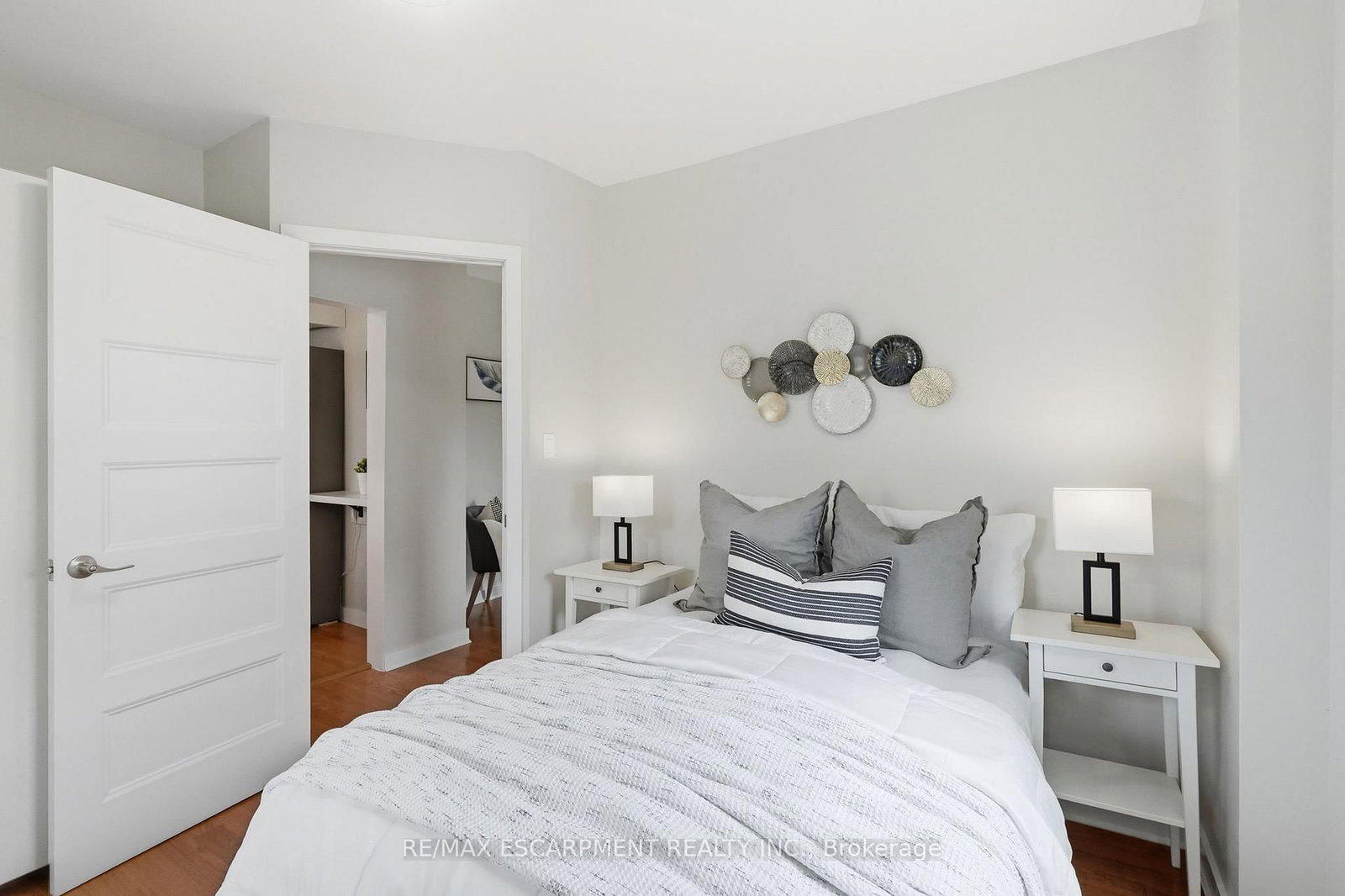 410 Beach Boulevard • Hamilton, ON photo 9