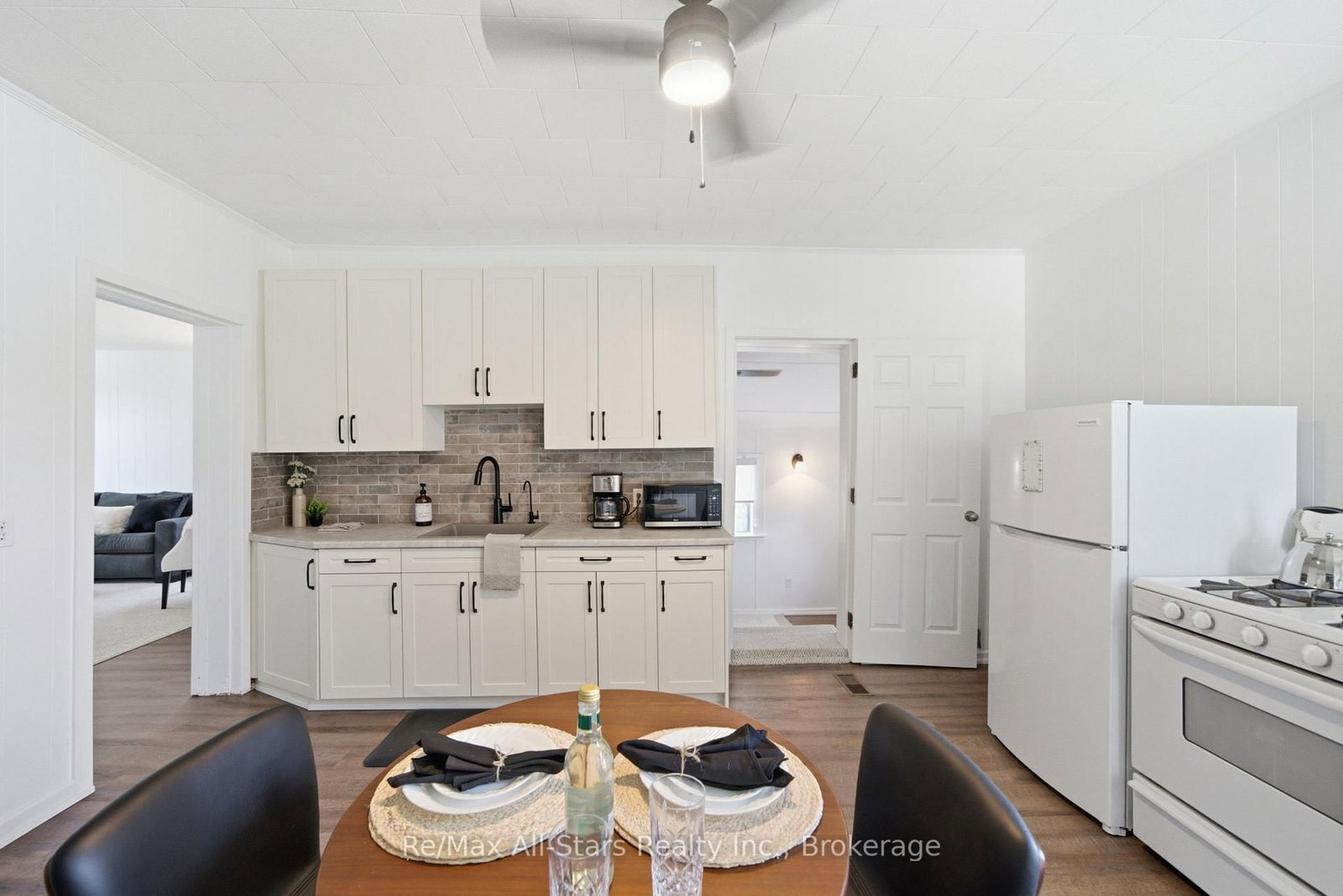 2 Bond Street • Kawartha Lakes, ON photo 14