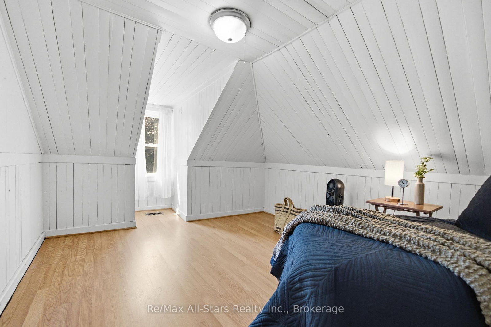 2 Bond Street • Kawartha Lakes, ON photo 22