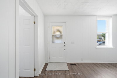 2 Bond Street • Kawartha Lakes, ON photo 6