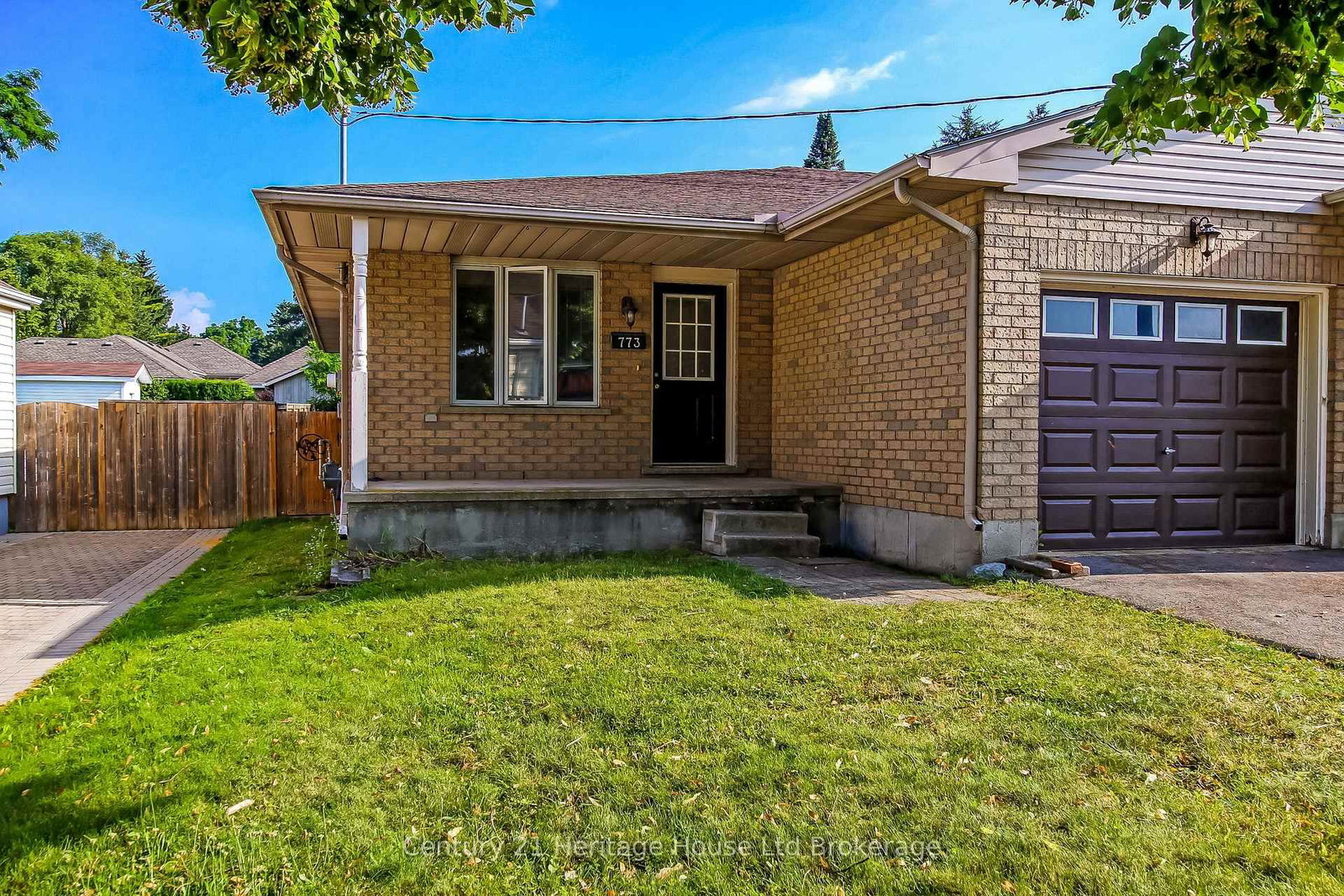 773 HOUNSFIELD Street • Woodstock, ON photo 1