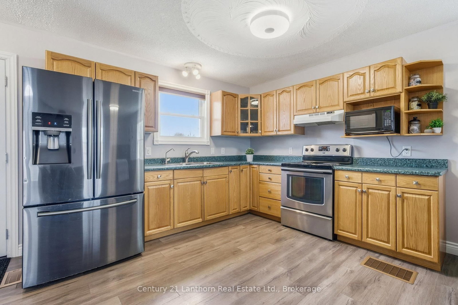 656 A Cooper Road • Madoc, ON photo 4