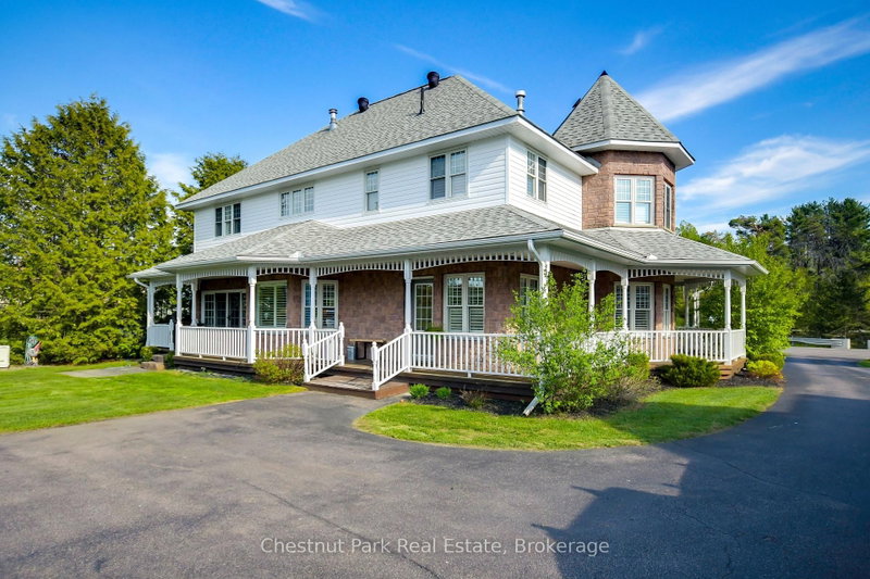 279 Santas Village Road - LAKE MUSKOKA ACCES