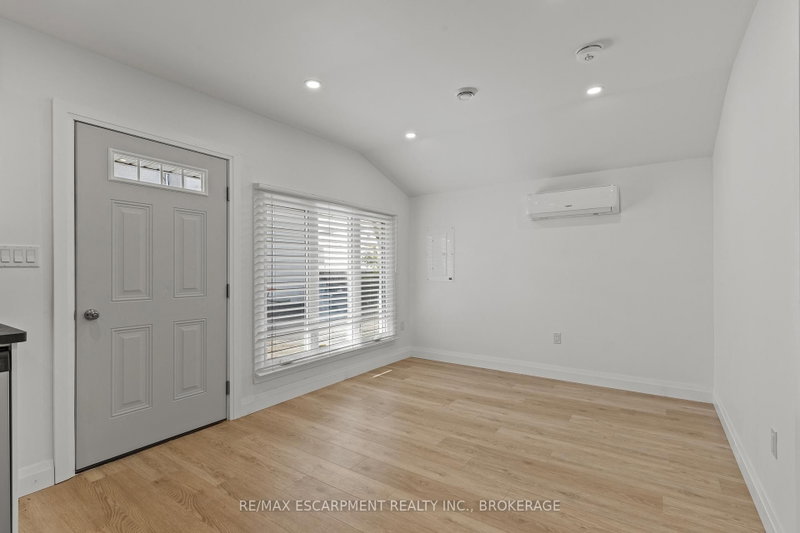 Unit 2 - 362 Gatfield Avenue